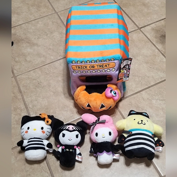 Kidrobot x Sanrio Hello Kitty & Friends Halloween Car Plush Set - Picture 2 of 6